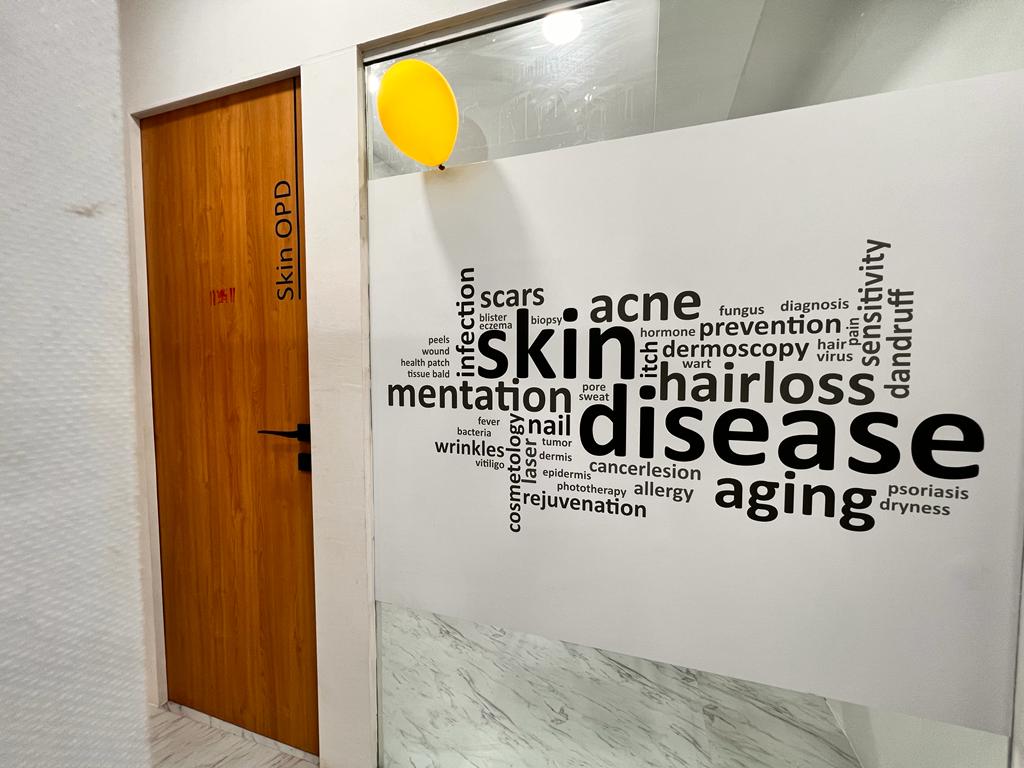 rootsskinanddentalclinic-bizknow.in-1